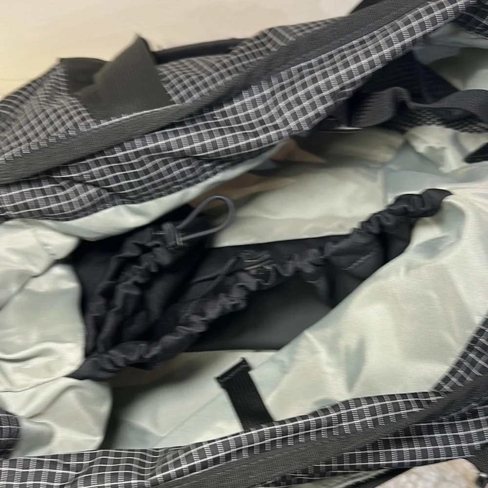 Reebok Black Grid Pattern Gym Duffel Bag Yoga Travel Tote 16x12‎